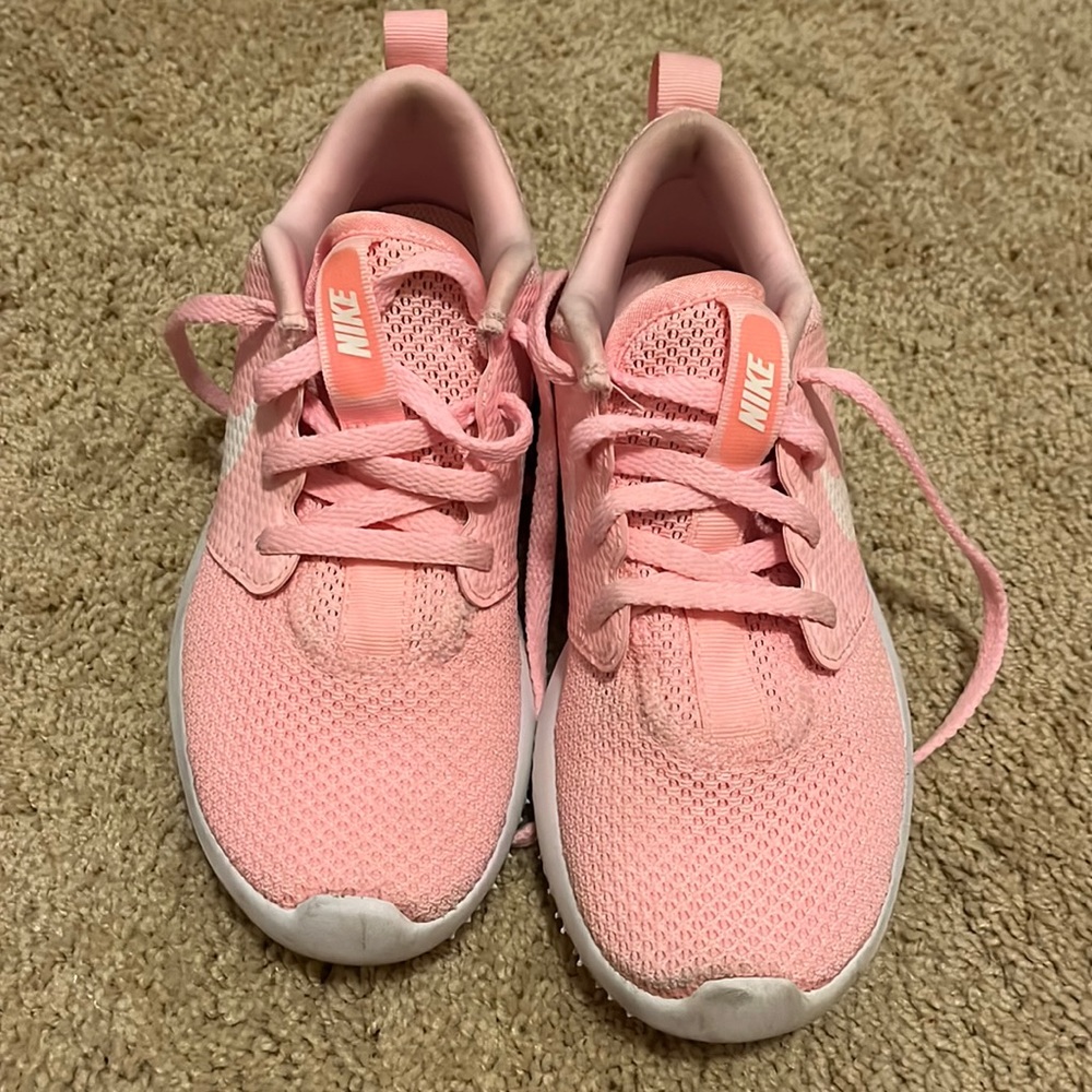 Nike pink golf shoes